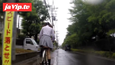 fc2ppv-4579993 - 【素人・秘蔵映像】天使のチャリ通…！！ｶﾜｲｲ制服翻して自転車で駆け抜ける***、後ろからじっくり眺めちゃいます♡