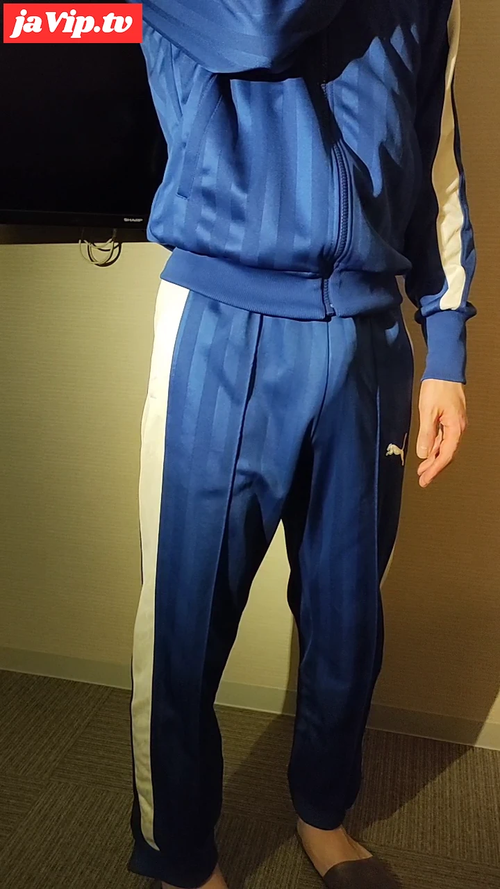 fc2ppv-4578289 - PUMA 青×白サイド_ジャージ上下_着衣オナ_裾絞り_ホッピング_平成デザイン - FC2PPV動画をオンラインで視聴 - jaVip