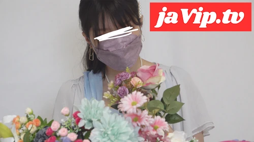 fc2ppv-4565524 - [4K]ブーケ作り中の胸チラ 意外と濃い乳首の笑顔が可愛いお*さん - FC2PPV動画をオンラインで視聴 - jaVip