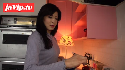 fc2ppv-4560690 - 【人妻/熟女】50代お料理教室の先生！アプリで出会って生ハメ。ガン突きピストンで還暦マンコが崩壊寸前