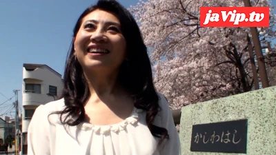 fc2ppv-4550938 - M797G01 艶やかな黒髪と明るい雰囲気の熟女が初AV出演！カメラの前で乱れる快楽SEX！