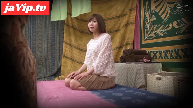 fc2ppv-4522675 - エロい体に***チンポを使ったマッサージも♡胸を揺らして乱れる人妻！　その3 - FC2PPV動画をオンラインで視聴 - jaVip