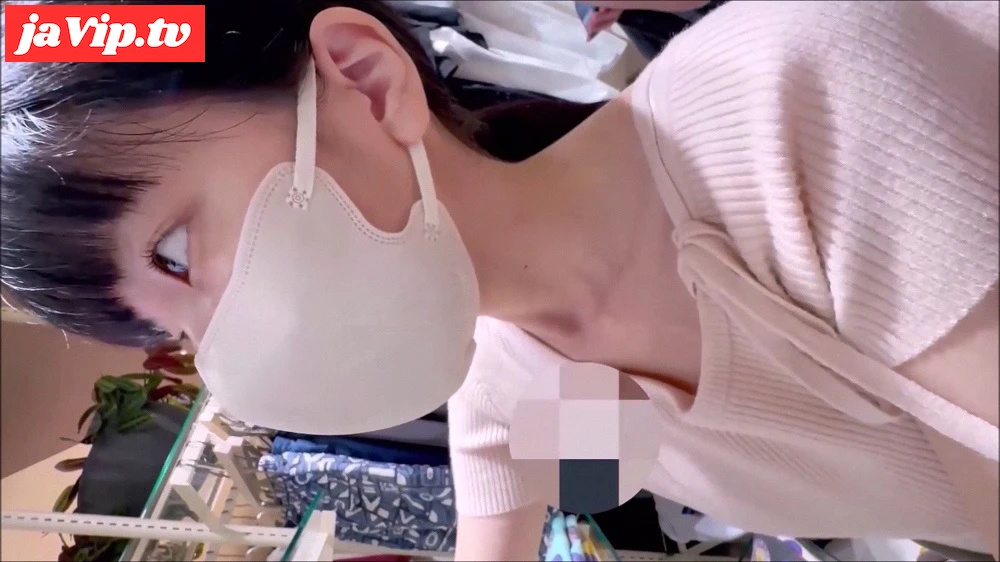 fc2ppv-4513663 - 店員チラ☆激カワの研修中店員さんを誘導し乳首を近距離で撮影！！大人しかったのでおっぱいフニフニまで笑 - FC2PPV動画をオンラインで視聴 - jaVip