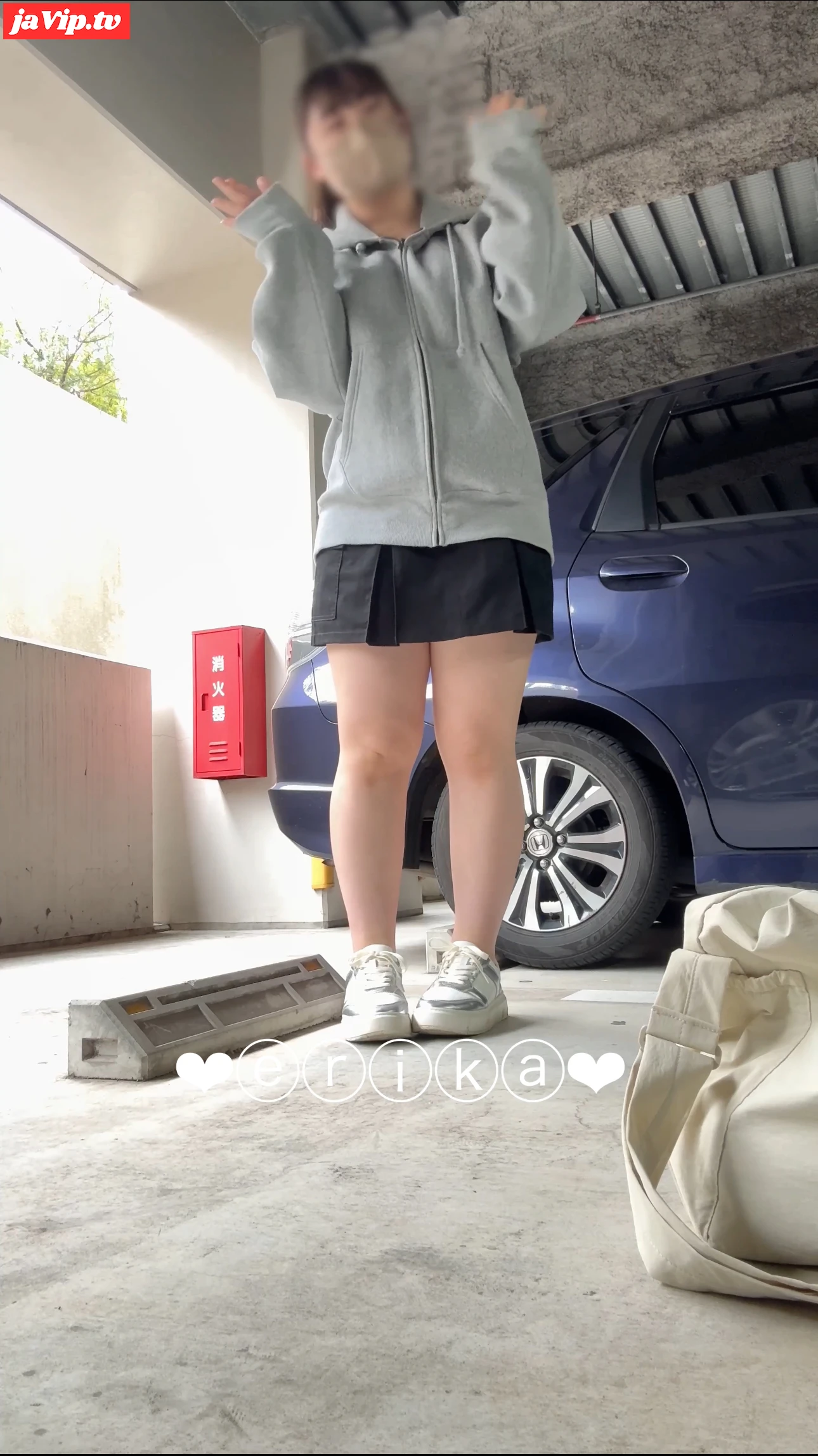 fc2ppv-4407684 - 【18歳Gカップえりかの自撮り】☆彡 家電量販店の駐車場で全裸オナニーしてたら急に人が来て、服も取りに行けず車の陰に隠れるという大ハプニング！！それに負けずに最後はちゃんと逝っちゃった…/// - FC2PPV動画をオンラインで視聴 - jaVip