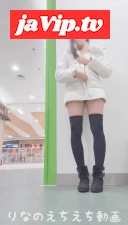 fc2ppv-4828966 - ★ショッピングモールでヤバすぎ全裸オナ★ダウンジャケットの下は全裸！右からも左からも人が来ちゃう場所でオナニーして全裸にもなっちゃった…途中何度か通行人が来てギリギリの露出オナニーでした…