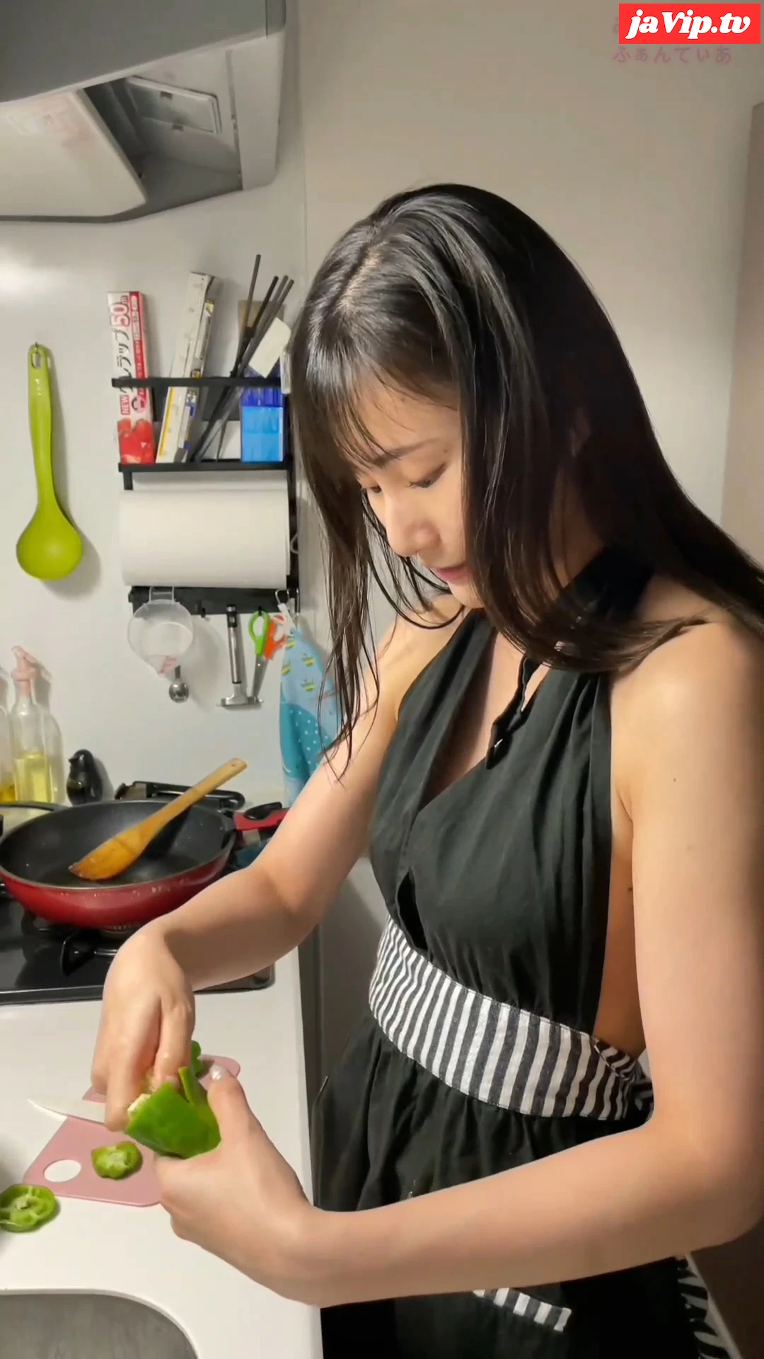 fc2ppv-4328631 - 【素人個撮】ナンパに成功。巨乳セフレに台所で裸エプロンで手料理。そのままキッチンでハメ撮り - FC2PPV動画をオンラインで視聴 - jaVip