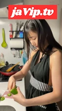 fc2ppv-4328631 - 【素人個撮】ナンパに成功。巨乳セフレに台所で裸エプロンで手料理。そのままキッチンでハメ撮り