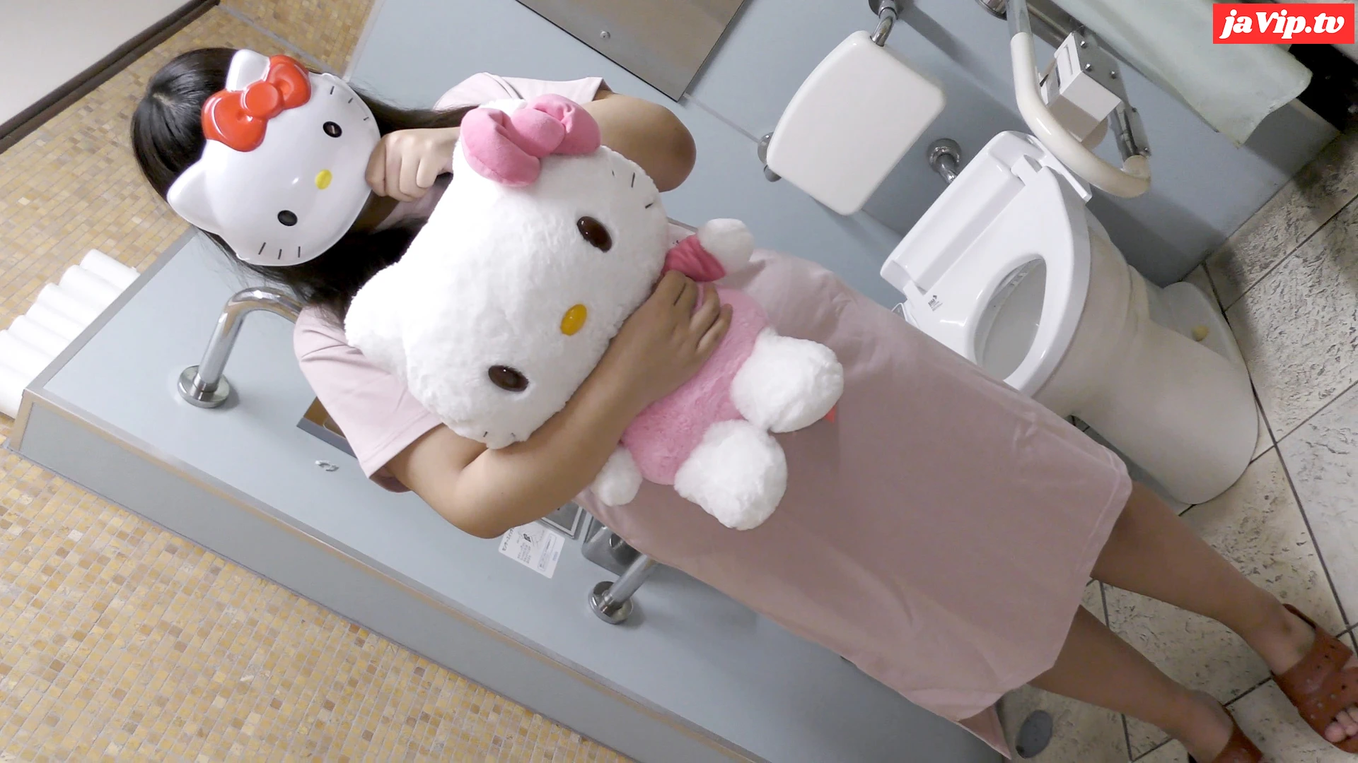 fc2ppv-4237356 - 【多目的トイレ×サ◯リオ】ぽっちゃりパイパン18歳地雷系キティちゃん好きぴえんと真夜中に露出散歩して車内フェラしてシチュに興奮しすぎて我慢出来ずに流れで人生初の中出し《デブ専/無修正/個人撮影》 - FC2PPV動画をオンラインで視聴 - jaVip