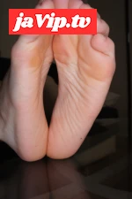 fc2ppv-4156807 - 女体探検隊13　桜叶の足裏　足の裏を見られて興奮する変態女桜叶さんの足の裏を4K画質でとことんお見せします。誘うように足で遊ぶ桜叶さん、アクリル棒を足こきし挑発する変態女