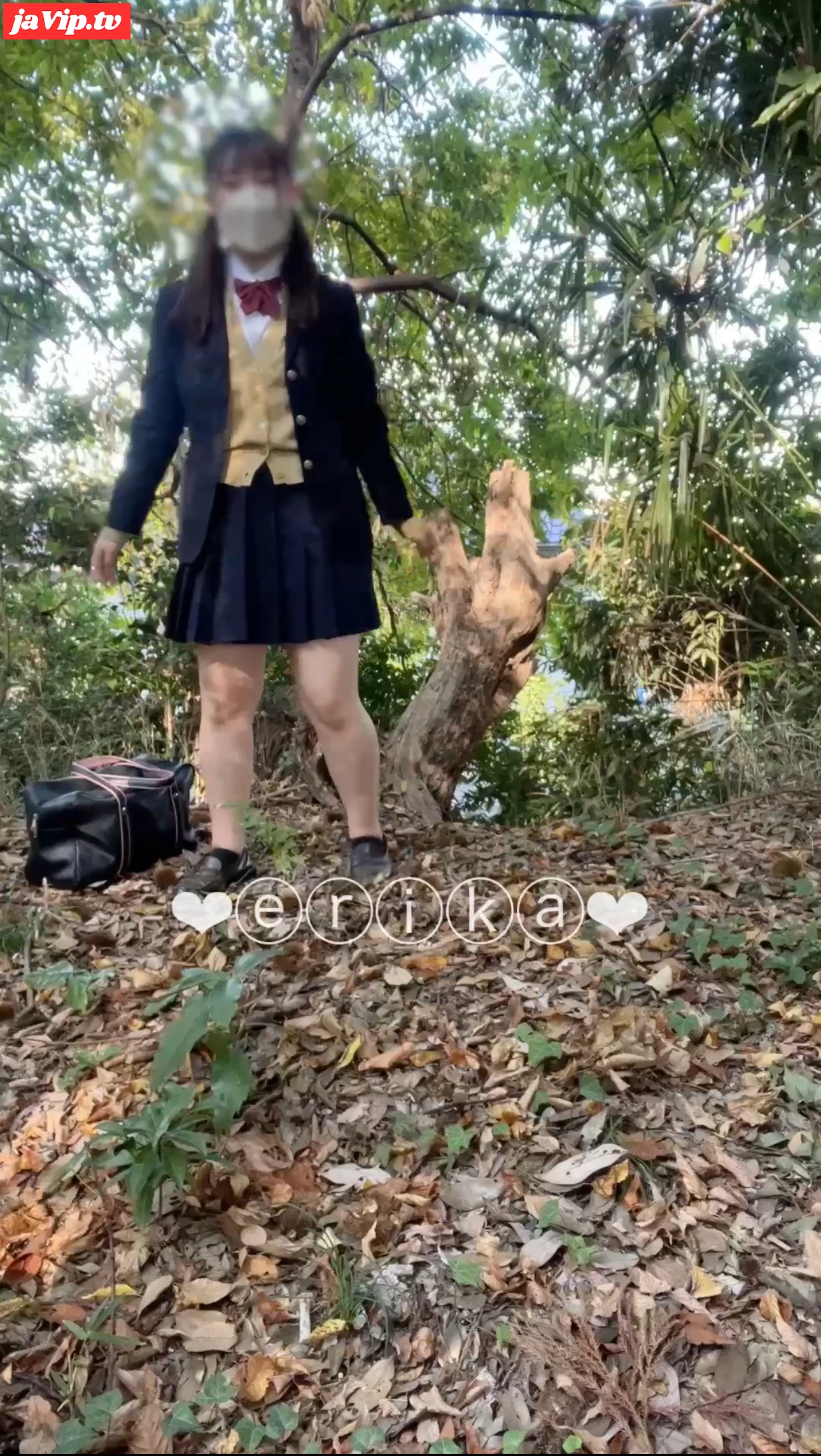 fc2ppv-4114161 - 【18歳Gカップえりかの自撮り】☆彡公園の横は車がたくさん通る大通り！木の陰で道路に走ってる車はうっすらしか見えないけど、道路のすぐそばに立っておっぱい出してディルドオナニーしました！ - FC2PPV動画をオンラインで視聴 - jaVip