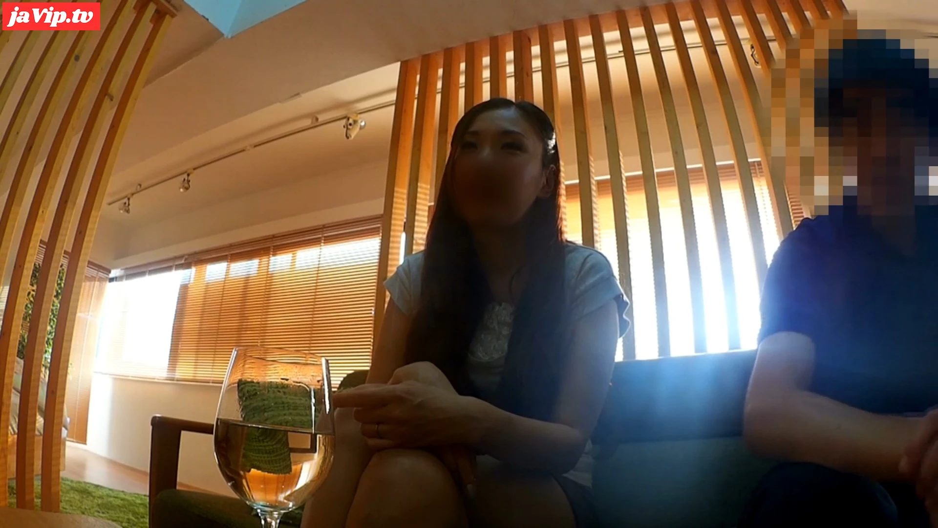 fc2ppv-4058050 - 【NTR】43歳専業主婦の妻がリビングで堂々と浮気セックス。他人棒でイキまくり。 - FC2PPV動画をオンラインで視聴 - jaVip