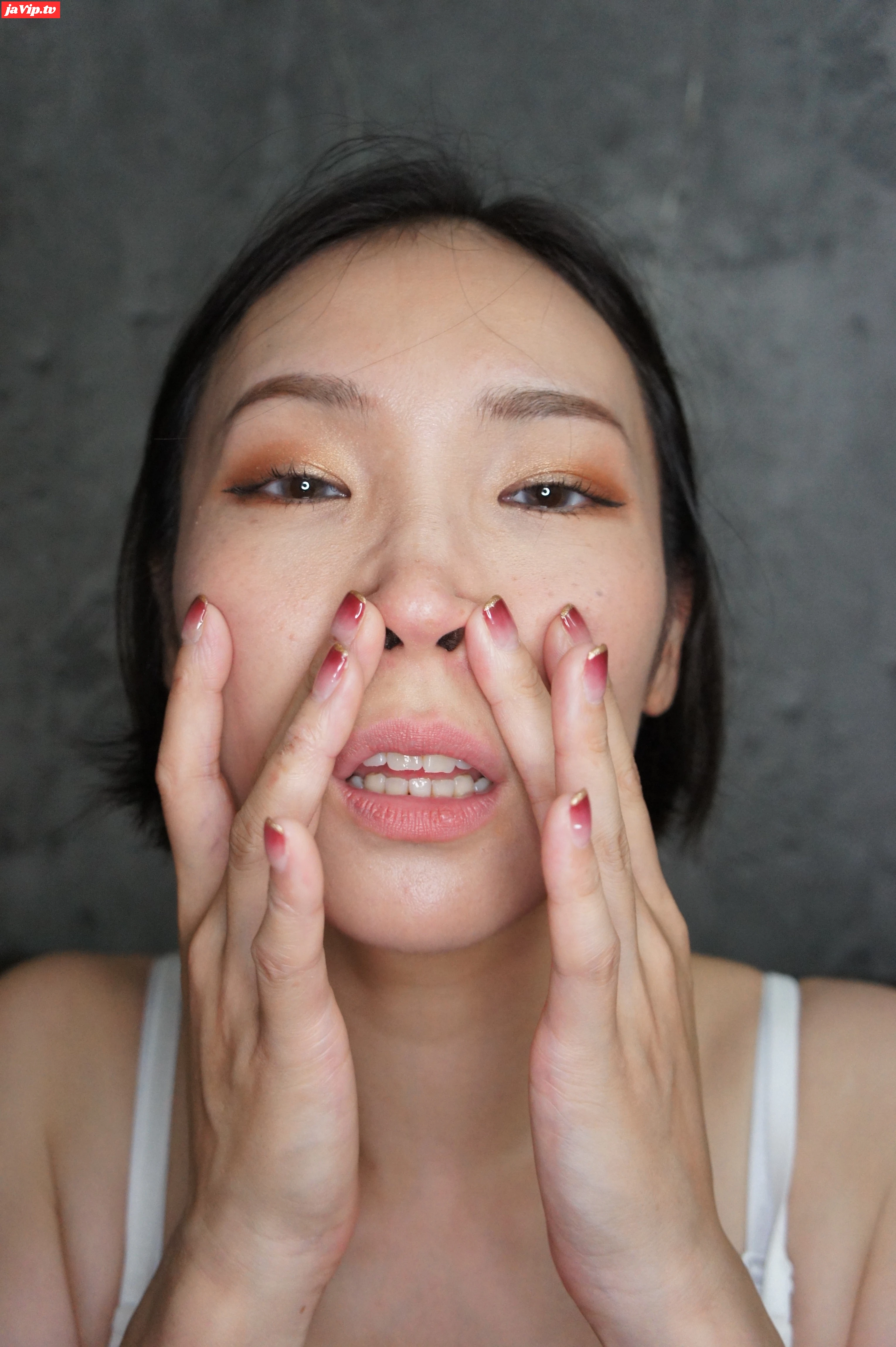 fc2ppv-4011221 - 女体探検隊1　あかねの鼻　素人人妻あかねさんの鼻の穴を4K画質でとことんお見せします。  鼻の穴を見られて興奮する変態人妻、自ら広げ刺激し喜ぶあかねさん　豚鼻、鼻こより、鼻フック、最高に刺激的です。 - FC2PPV動画をオンラインで視聴 - jaVip