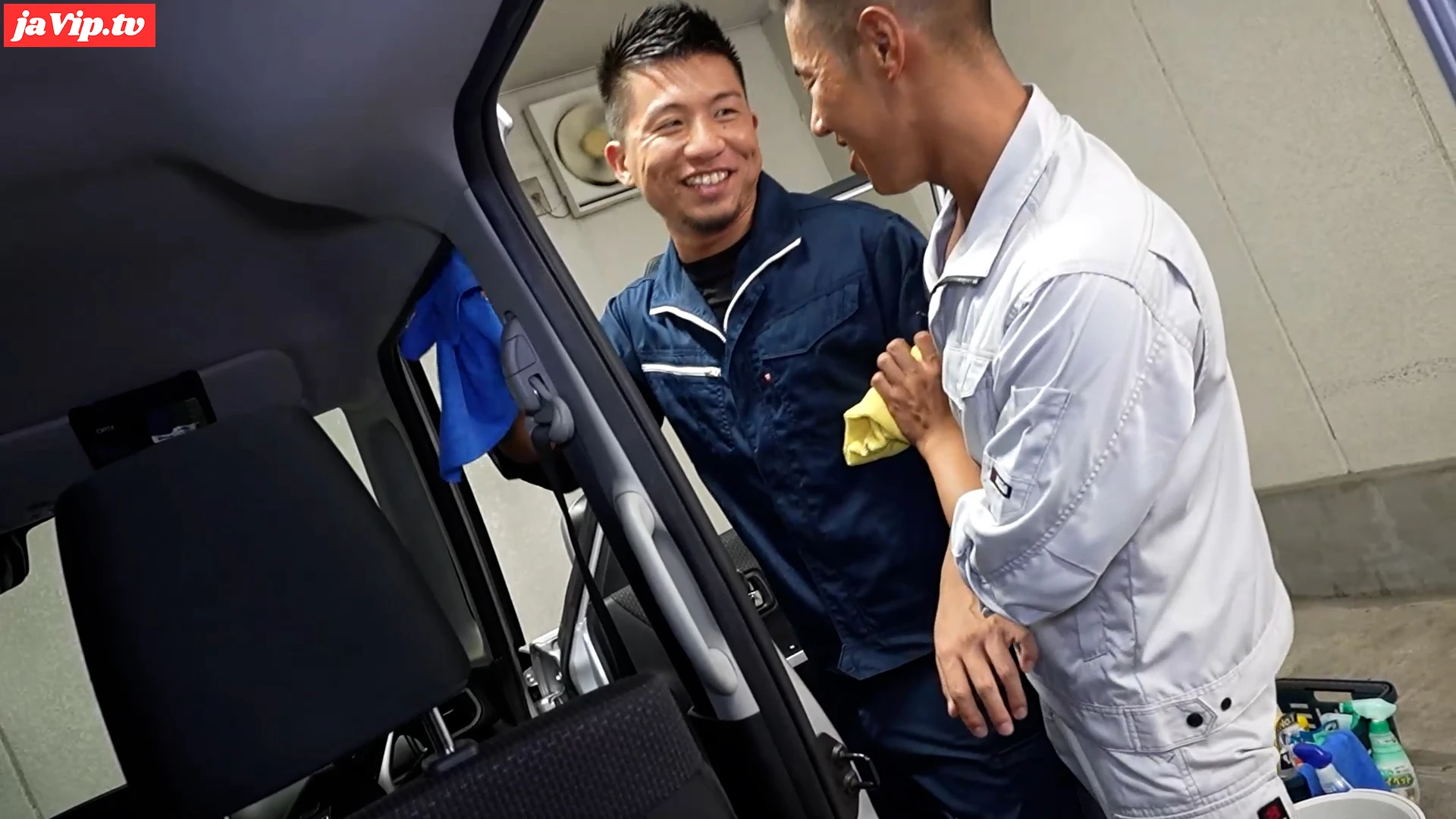 fc2ppv-4008914 - 【ナマ専用穴】ガレージで仕事中の作業員2人が、上司がいないことをいいことに発展！しかし、その現場を見られ・・・ - FC2PPV動画をオンラインで視聴 - jaVip