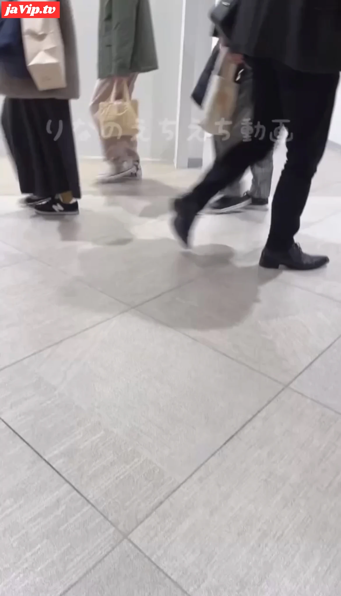 fc2ppv-3948932 - 【K＠18歳りなのえちな自撮り】ショッピングモールのベンチに座って足を少し開いて通行人にパンツ見えるように座ってみました…そのあと非常階段でスカートめくってパンツ丸出しで歩いちゃいました… - FC2PPV動画をオンラインで視聴 - jaVip