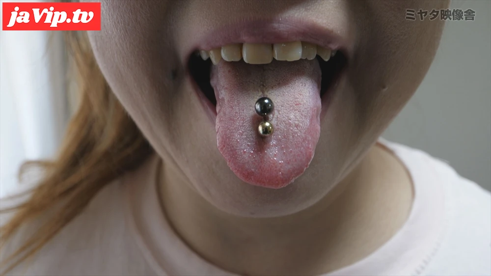 fc2ppv-3868630 - ヤリマン熟女めぐみさん・自慢の舌ピアスフェラでヘタレ監督を秒殺！ - FC2PPV動画をオンラインで視聴 - jaVip