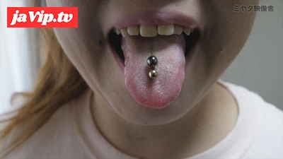 fc2ppv-3868630 - ヤリマン熟女めぐみさん・自慢の舌ピアスフェラでヘタレ監督を秒殺！