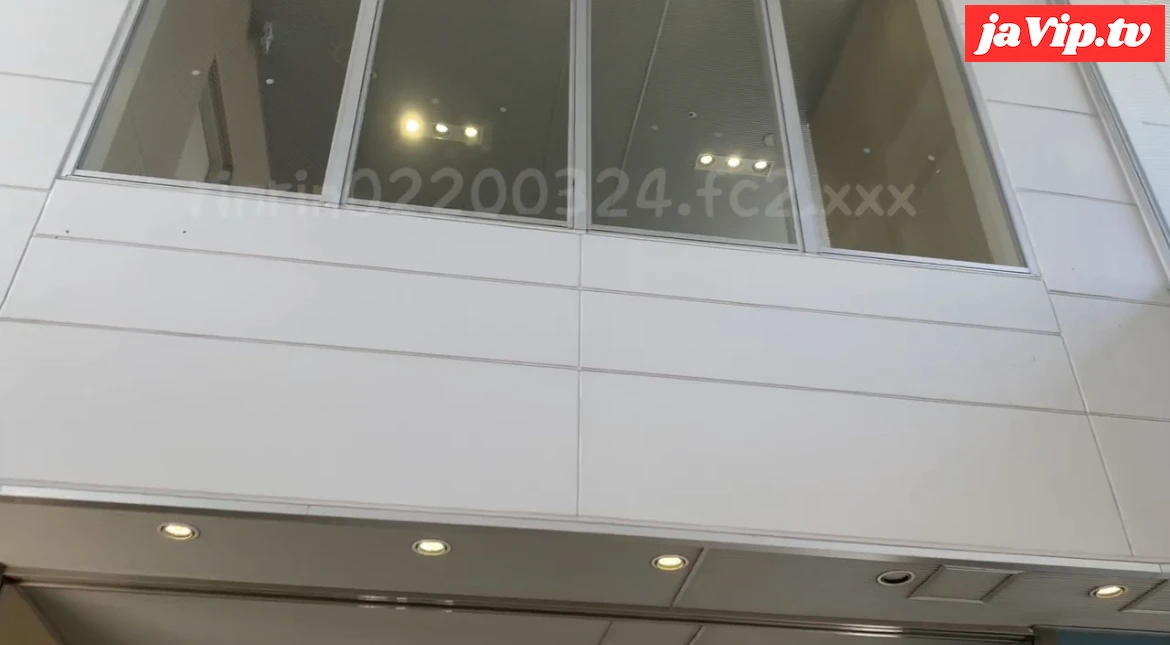 fc2ppv-3866727 - 【**校 りなの自撮りです！】2階の透明ガラス越しに制服ミニスカで立って、下から見たらパンツ丸見え！下にはたくさんの通行人が歩いていてドキドキ露出でした… - FC2PPV動画をオンラインで視聴 - jaVip