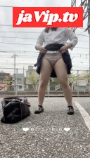 fc2ppv-3859847 - 【18歳 Gカップえりか】自撮りです☆彡 線路沿いの駐車場でおっぱい出してディルドオナニー！！電車がすぐ後ろで通過、その向こうの道路ではたくさんの車が通過！マンションの上の階からはおばさんの目が、、、