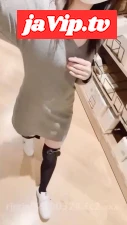 fc2ppv-3572986 - 【りなの自撮りです！】ミニスカワンピースとニーハイ履いてニ**の中を歩きながら足元やパンチラ撮影をしたフェチ動画です！最後トイレでちょこっとオナニー