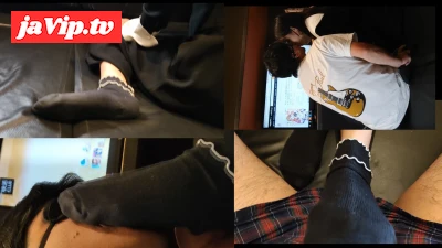 fc2ppv-3252406 - ２２歳OLあみちゃんのネットカフェでソックスの匂い嗅いだり足コキしたり