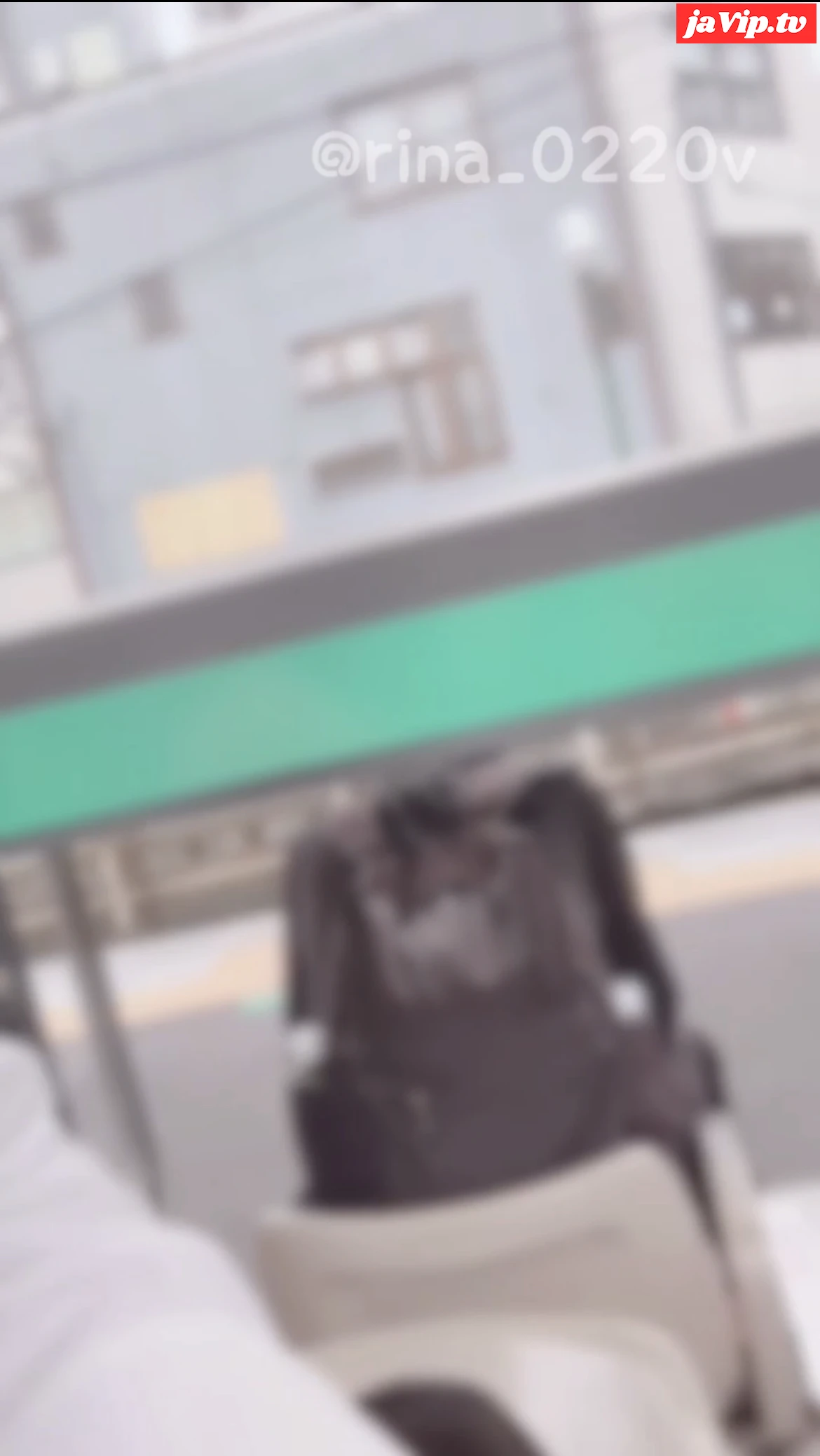 fc2ppv-3212103 - 【♡自撮りです】人がいる駅フォームのベンチでパンチラとオナニーして、正面に電車が通過したのでその電車に向かってスカートめくってみました… - FC2PPV動画をオンラインで視聴 - jaVip