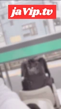 fc2ppv-3212103 - 【♡自撮りです】人がいる駅フォームのベンチでパンチラとオナニーして、正面に電車が通過したのでその電車に向かってスカートめくってみました…