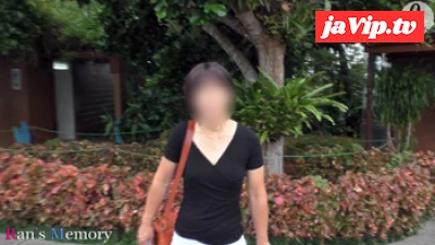 fc2ppv-3193469 - 旅行先の大きなテーマパークでおっぱいを出して歩いてみる