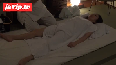 fc2ppv-3146269 - 【素人】欲求不満の人妻さんが旅行先の出張マッサージで発情！ 感度が上昇したおまんこは玩具や手マン責めでガクガク絶頂！