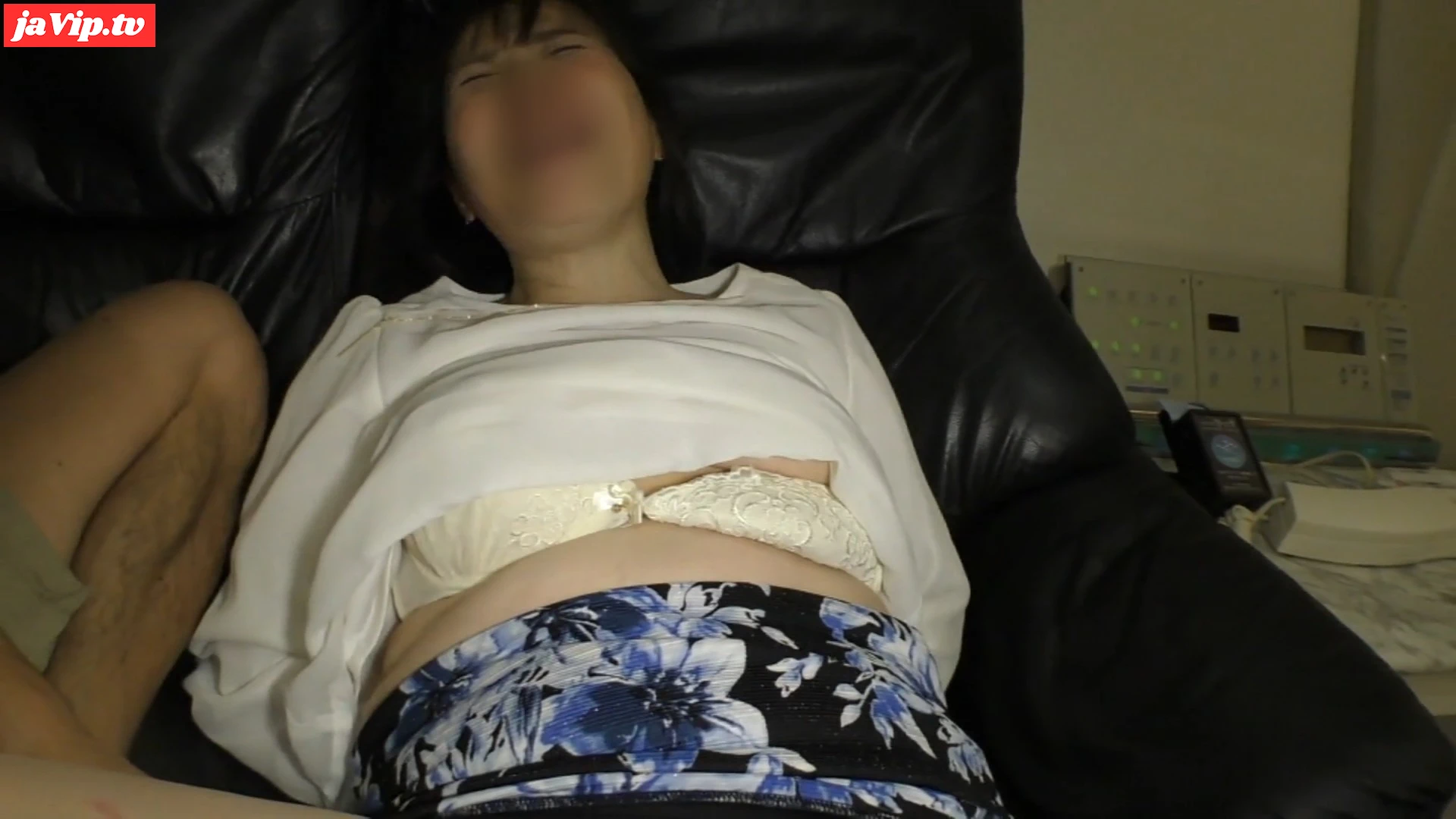 fc2ppv-3145192 - 【個人撮影】56歳の熟妻さんが不倫相手からの愛撫で興奮！ 剛毛おまんこは濡れやすくてパンツにマン汁がびっしょり染み込んでます。 - FC2PPV動画をオンラインで視聴 - jaVip