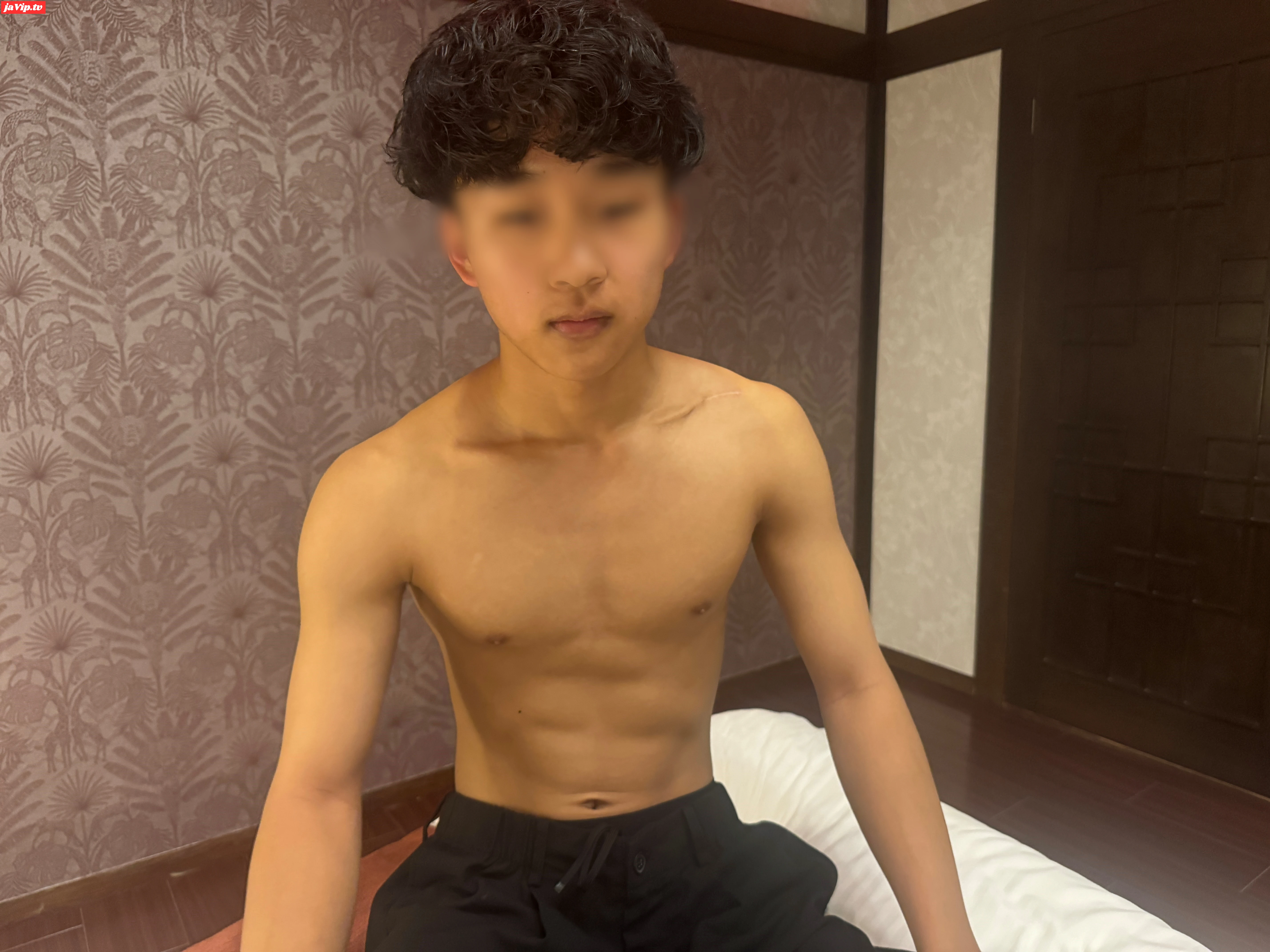 fc2ppv-4846280 - 笑顔まぶしい１８歳！　美筋童貞ボーイ！ - FC2PPV動画をオンラインで視聴 - jaVip