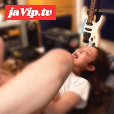 fc2ppv-4874363 - 【素人 個撮】バンド内肉体関係。練習後にそのままメンバーのチンポを舐め回すドロドロの関係。快楽に溺れ誰彼構わずつながりを持っちゃう地味顔ヤリマンに無責任中出し３発。