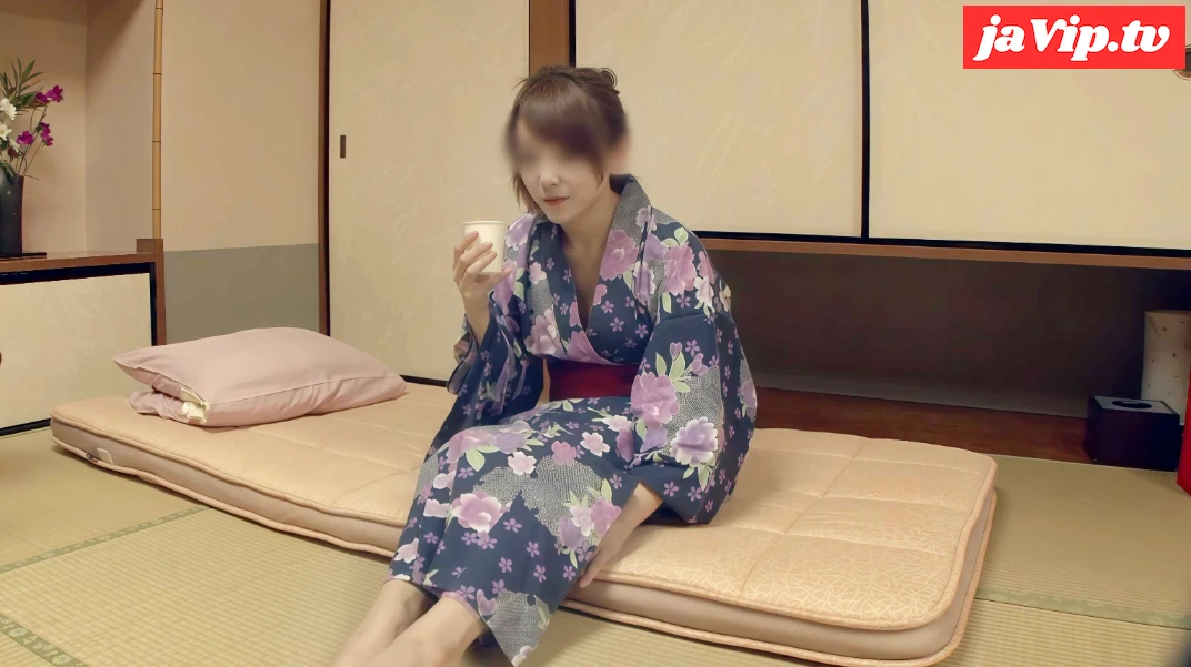 fc2ppv-4892565 - 【素人映像／固定カメラ】女友達と温泉旅行中の20代若妻を3P／NTR中出し。旦那から離れ羽目を外すスレンダー美人妻が他人棒2本に挟まれながら喘ぐ背徳映像。 - FC2PPV動画をオンラインで視聴 - jaVip