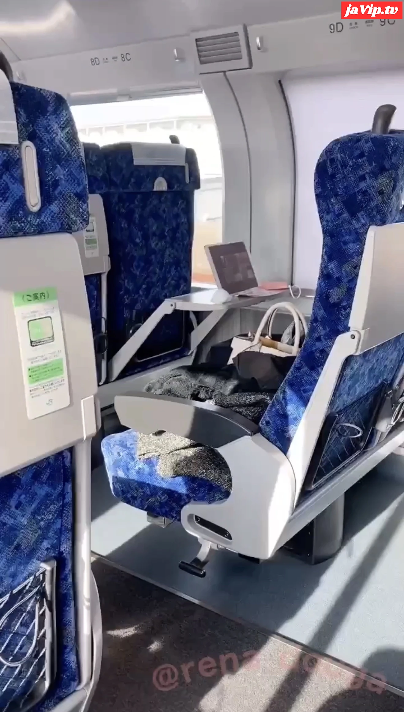 fc2ppv-4897993 - 〈えれなの露出動画〉電車の中で斜め前には女の人がいるのに制服姿で紐パンの紐外してノーパンになってディルド使ってオナニーしちゃいました、、ドキドキして凄く気持ちよかったです、、 - FC2PPV動画をオンラインで視聴 - jaVip
