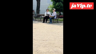 fc2ppv-4916090 - 胸チラ動画09　近所の公園で再会した美人若**のB地区チラ