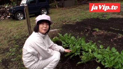 fc2ppv-4968851 - A177F08 田舎で農業に従事する熟女を対象に取材している、と農作業中の四十路熟女をナンパして旅館に誘い快楽に堕ちる濃厚中出しセックス！