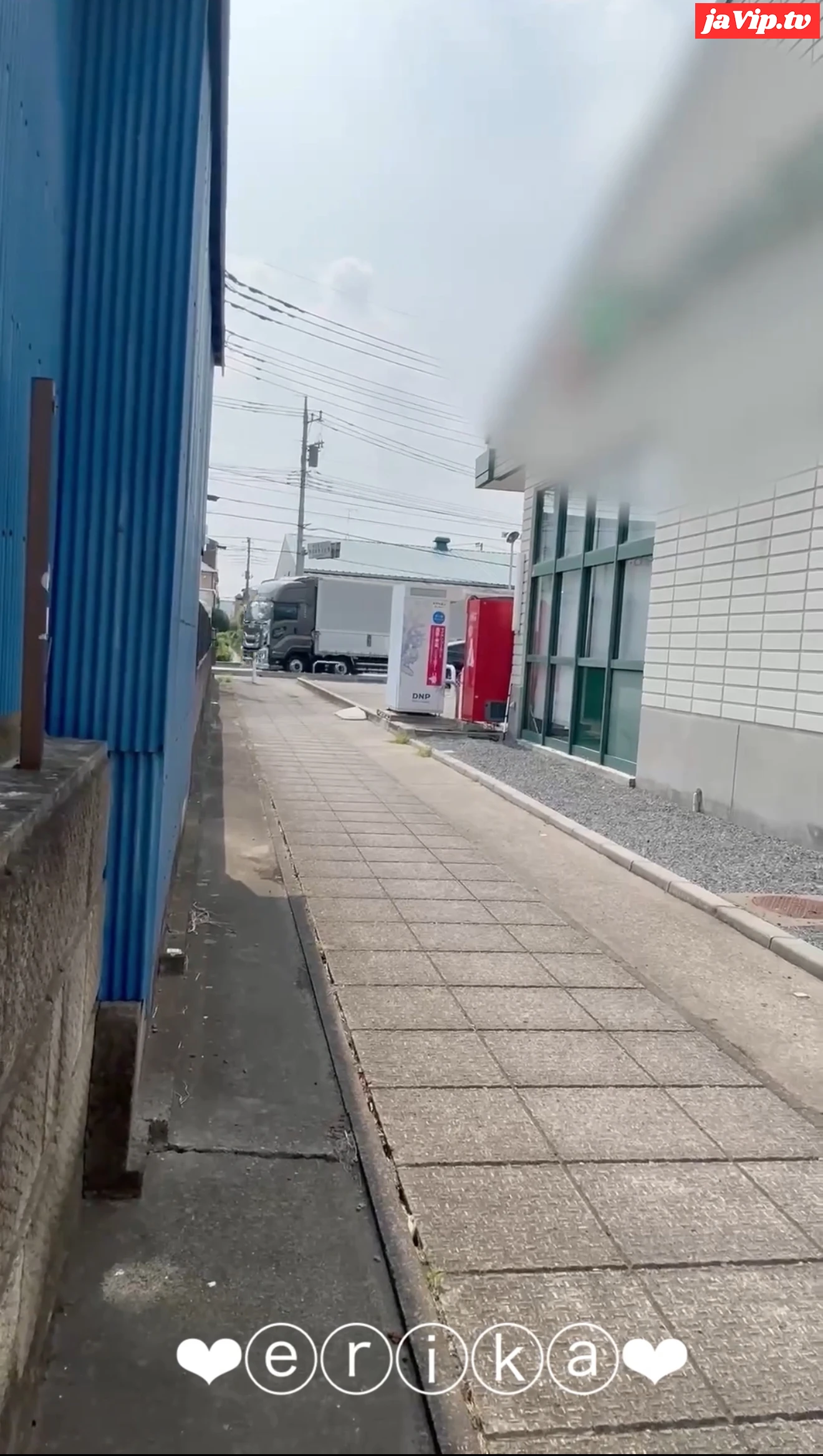 fc2ppv-4737219 - 【19歳Gカップえりかの自撮り】☆彡これは大胆過ぎ！見晴らしのいい通路で全裸でオナニーしちゃいました、、遮るものは室外機だけでその死角でオナニー！途中人が通って見つかりそうに…/// - FC2PPV動画をオンラインで視聴 - jaVip