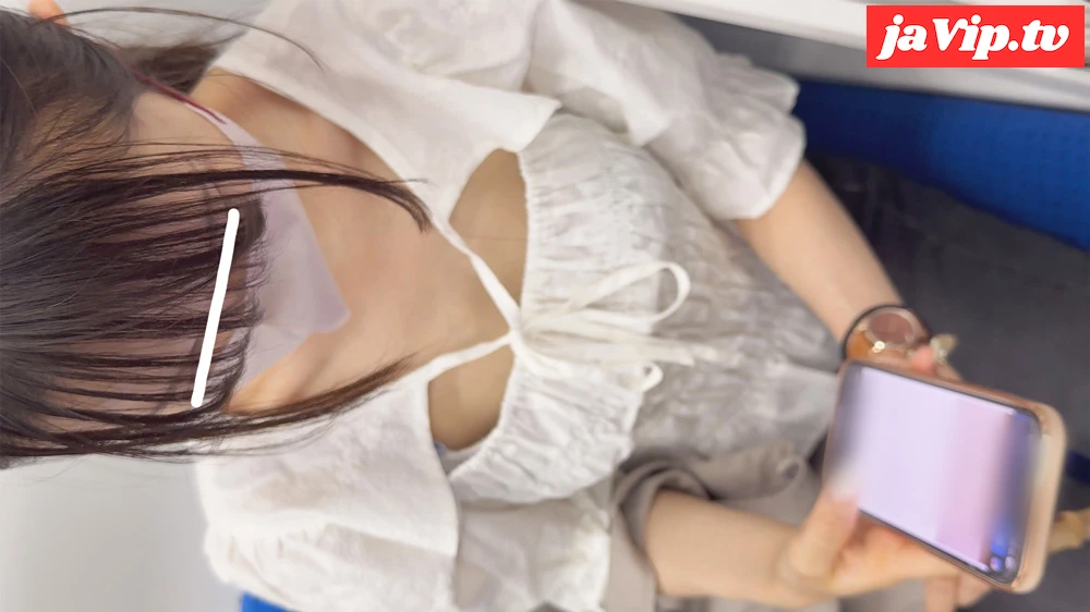 fc2ppv-4740899 - [電車胸チラ]チクビ確定演出！白い前開きシャツがくぱぁっ、と開いて見えたAAAカップ - FC2PPV動画をオンラインで視聴 - jaVip