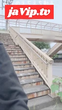 fc2ppv-4755390 - ★歩道橋の上でコスプレ姿での丸見えオナニー★カーディガンの下はセクシーなコスプレのみ…民家や道路から丸見えな歩道橋で車や歩行者を見ながら「見て見て！」って言いながら何度もイっちゃいました…