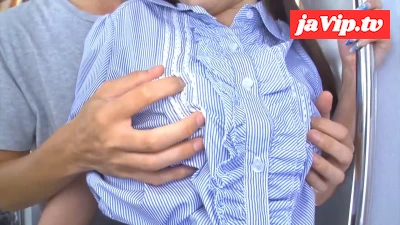 fc2ppv-4760324 - 電車内で女盛りな体を弄られたおばさんは感じていることを悟られないよう声を出すのを我慢…「もしかして触ってる？」興奮のおばさん　その5