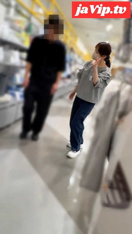 fc2ppv-4779727 - 【働く女性の胸ちら ver.5】〜雑貨屋で働く肩出し美女の胸ちら〜 - FC2PPV動画をオンラインで視聴 - jaVip