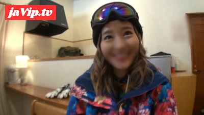 fc2ppv-4698074 - 【素人ナンパ】スレンダー巨乳なスノボ**とセックス♡赤面エロ顔で本気イキ。