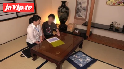 fc2ppv-4696993 - 生保レディが営業先で毒牙にかかる？！初めはそんなつもりなかったのにオマ☆コが濡れ始めて言われるがままになっちゃってます♪④