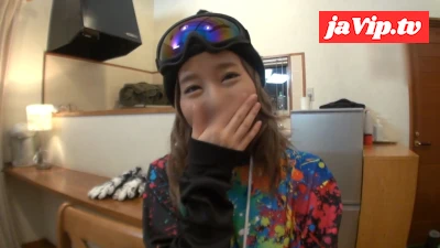 fc2ppv-4803311 - 【素人ナンパ】スキー場で美人ギャルとSEX。パイパンマンコに激ハメ。