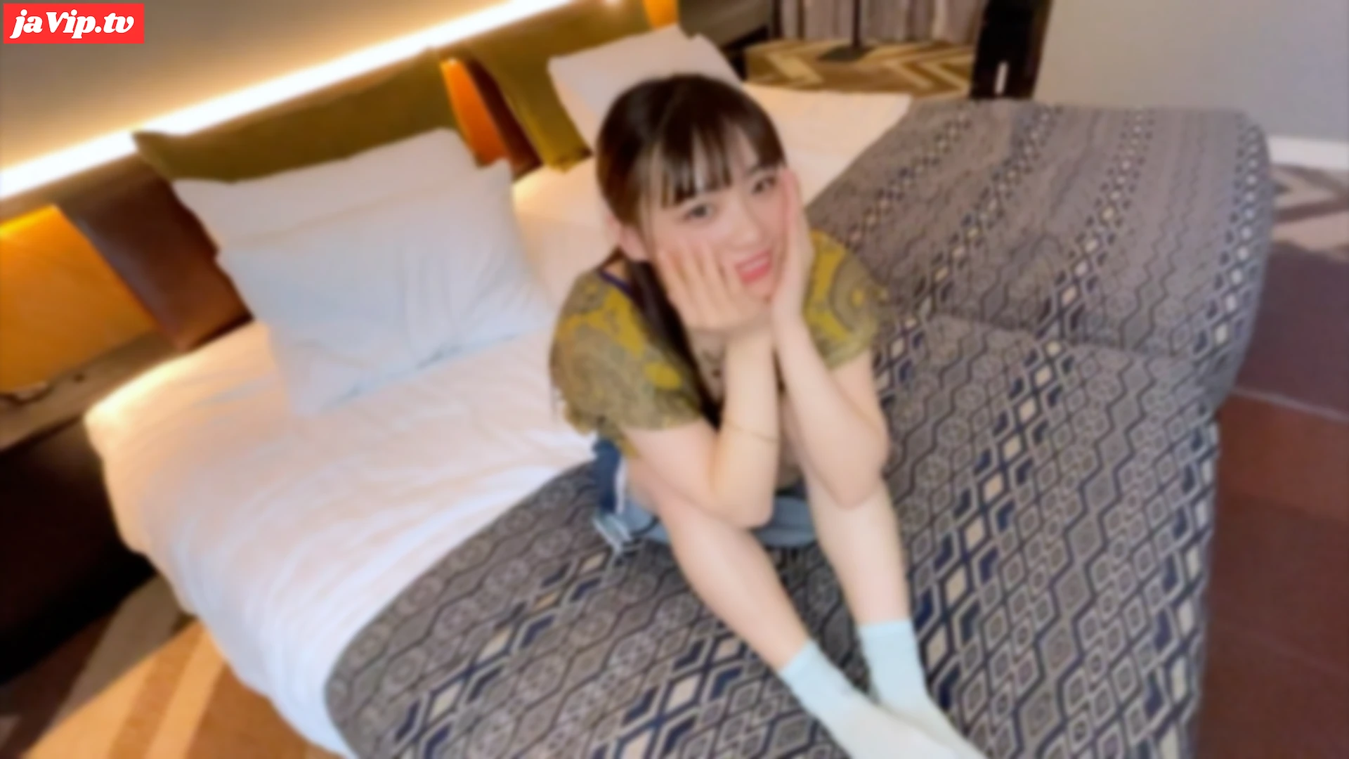 fc2ppv-4642476 - 史上最高の可愛さ **大生18歳。アイドル級に可愛い顔で剛毛に巨乳、甘えてくるのには我慢できずに中出し。 - FC2PPV動画をオンラインで視聴 - jaVip